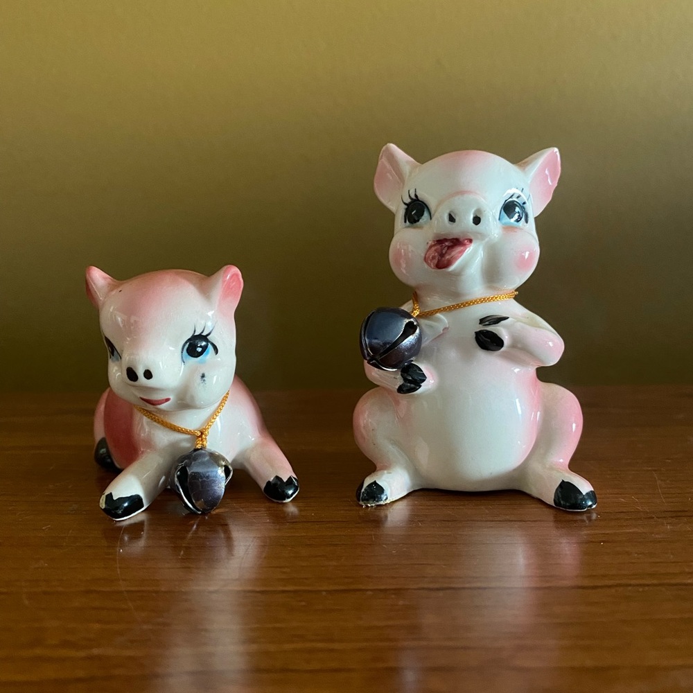 60s anthropomorphic cow & baby cow salt & pepper shakers - bells on neck -Japan - Picture 11 of 11